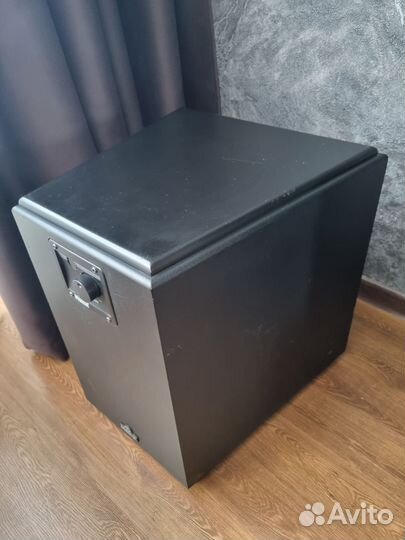 Активный сабвуфер Magnat (домашний)