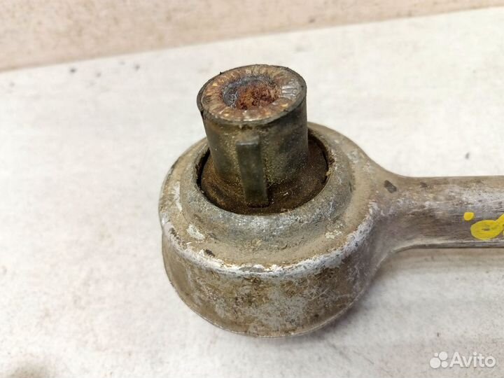 Рычаг передний правый поперечный