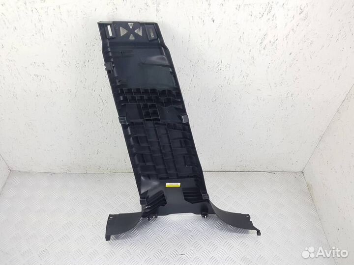 J8A231056A Обшивка стойки центральной правой Land