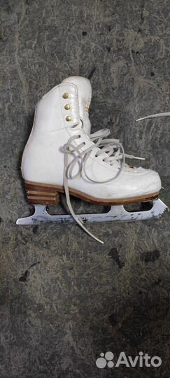 Фигурные коньки jackson elle 11/2С (размер 31 )
