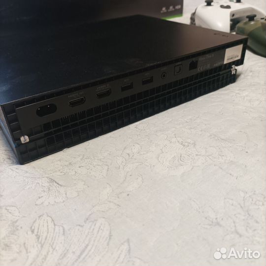 Игровая приставка xbox one x 1 Tb