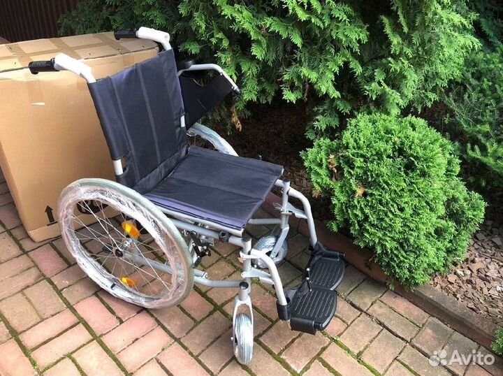 Коляска для инвалидов легкая