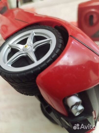 Машинка Ferrari на пульте управления