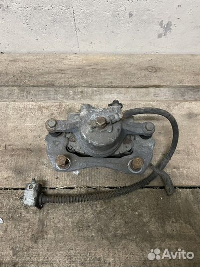 Суппорт тормозной передний левый Kia Cerato