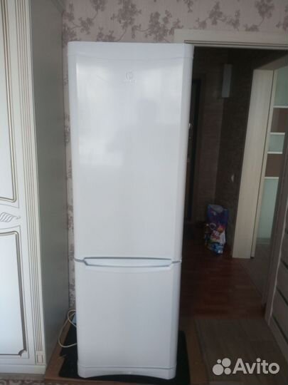 Холодильник бу indesit