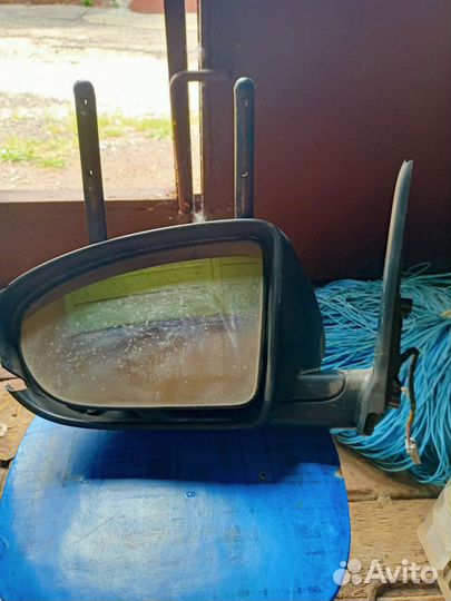 Боковое зеркало