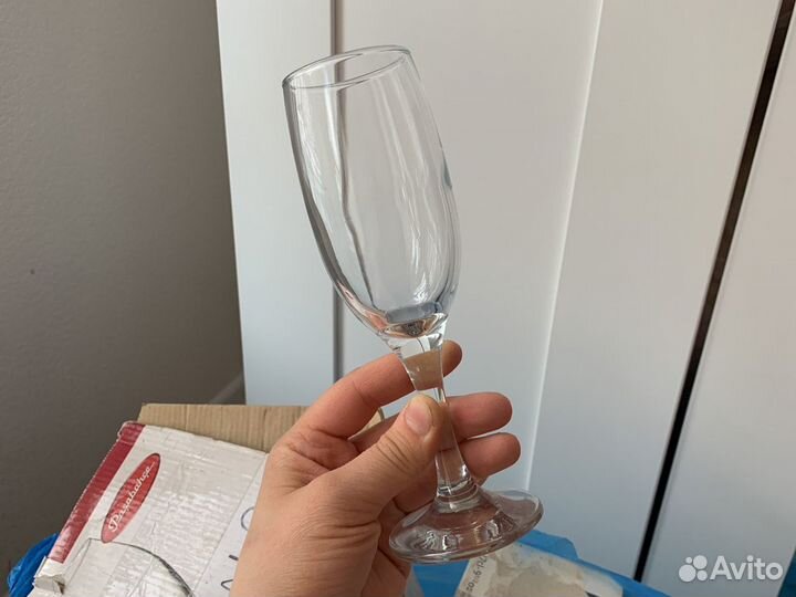 Стаканы, бокалы для пива, шампанского