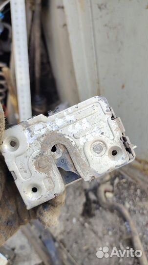 Замок двери renault logan