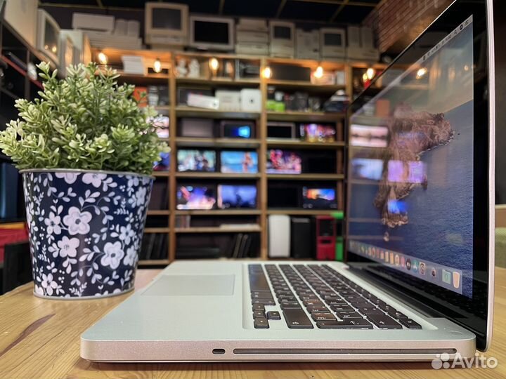 Apple MacBook Pro 13.3 / Core i5 / 6gb / SSD 256