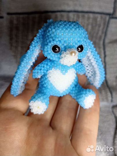 Заяц Плюшик из бисера амигруми