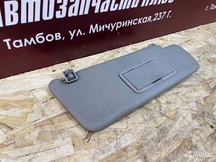 Козырек солнцезащитный правый Opel Corsa