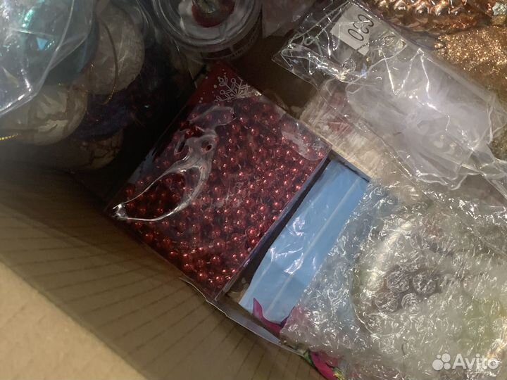 Коробка новогодних игрушек