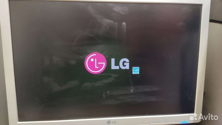 Монитор LG flatron W1942S