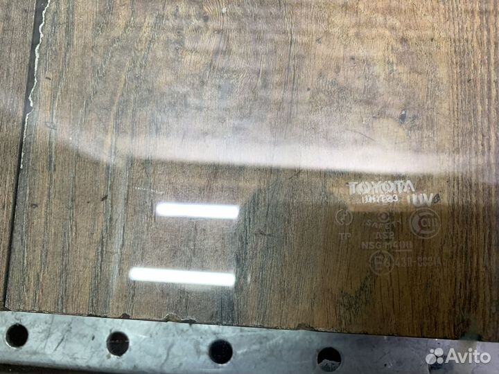 Toyota RAV 4 Стекло двери передней левой и правой