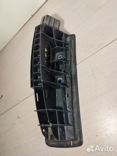 Кронштейн рейлинга передний левый Renault Duster