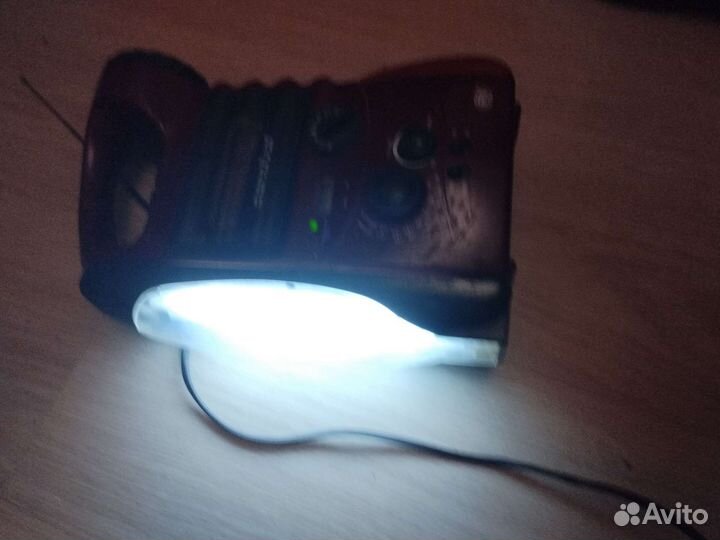 Фонарь, дневной свет, магнитофон, приемник. СССР