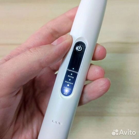 Электрическая зубная щётка со скалером Новая