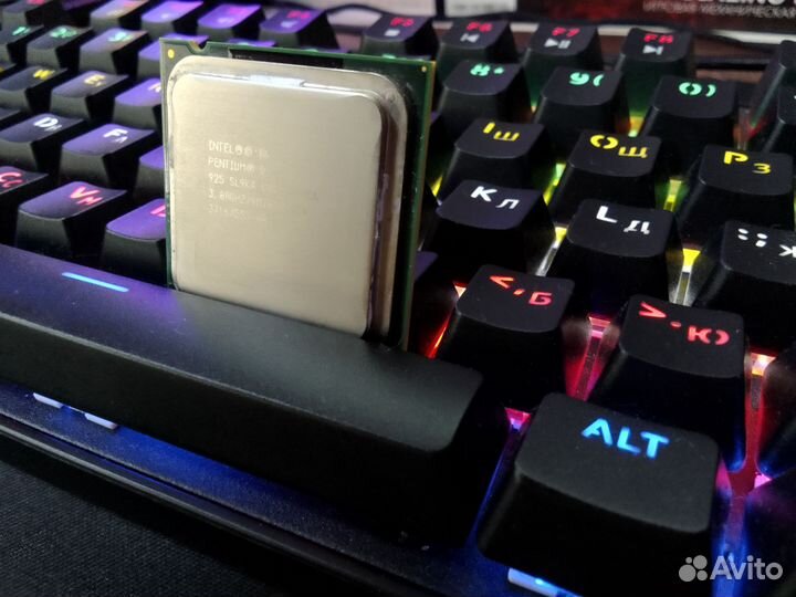 Процессор Intel Pentium D 925 3.0 GhZ