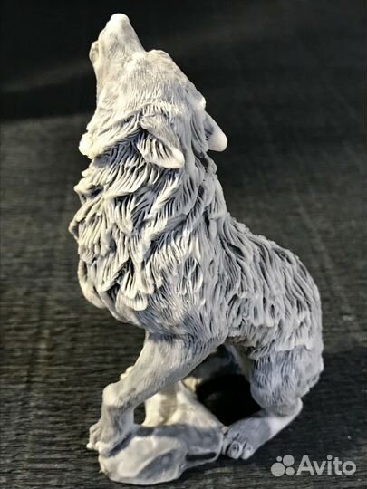 Статуэтка Волк мраморная крошка (литьевой мрамор)