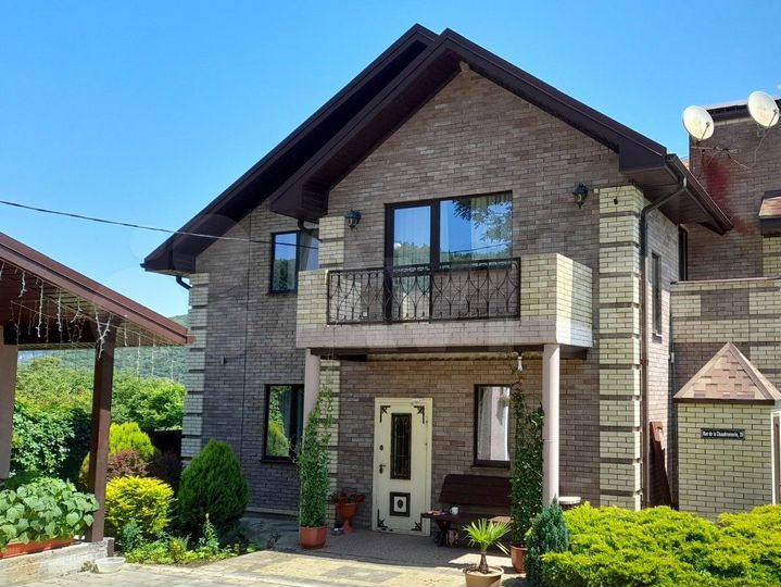 Дом 380 м² на участке 32 сот.