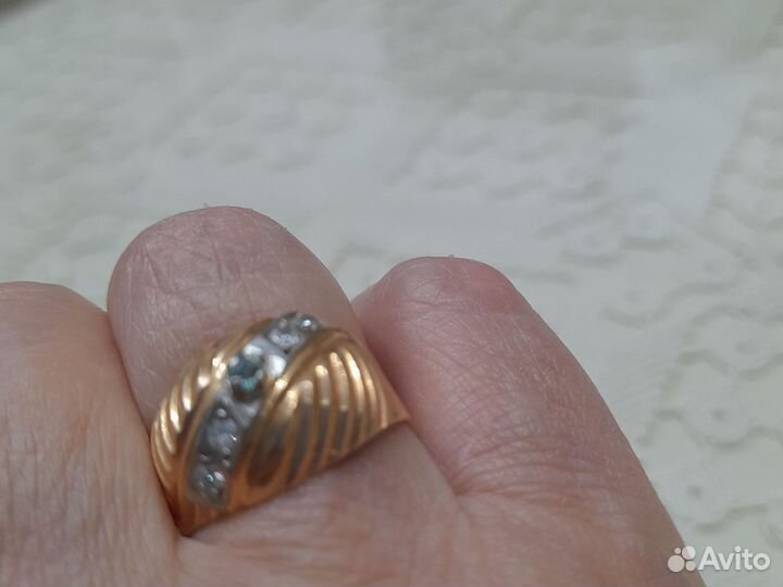 Золотое кольцо с бриллиантами и изумрудом СССР