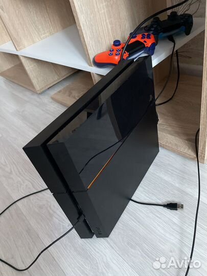 Продам ps4 на 500 гб, 2 джостика