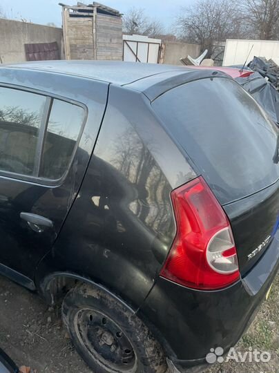 Заднее крыло левое/правое renault sandero 1