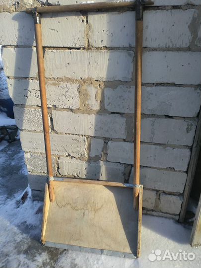 Лопата для уборки снега