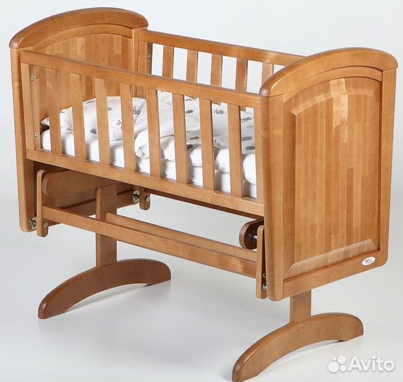 Детская кроватка с маятником. Колыбель