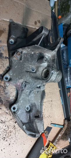 Кронштейн генератора Volkswagen Passat B5+