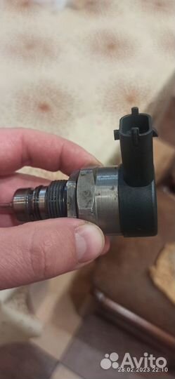 Регулятор давления топлива bosch 0281006037