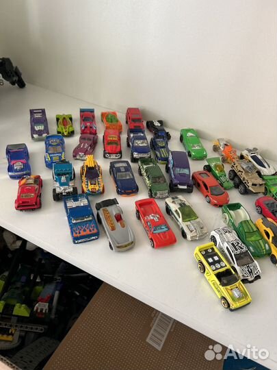 Модель автомобиля hot wheels