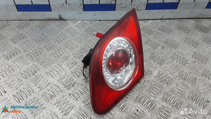 Фонарь крышки багажника правый Volkswagen Passat