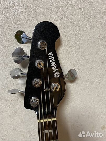 Бас гитара Yamaha 5 струн