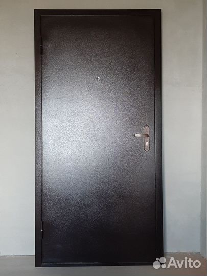 Дверь входная металлическая от застройщика