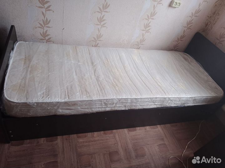 Кровать односпальная с матрасом новая