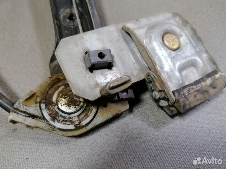 Стеклоподъемник передний правый VW Pointer