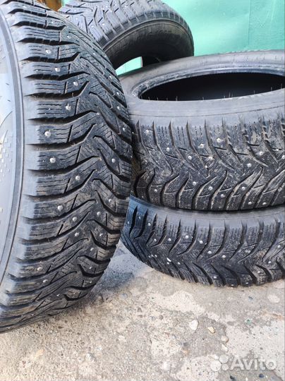 Kumho WinterCraft SUV Ice WS31 215/70 R16