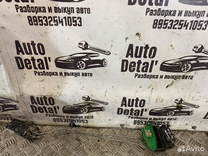 Замок передний правый Solaris