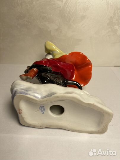 Статуэтка Вакула на черте