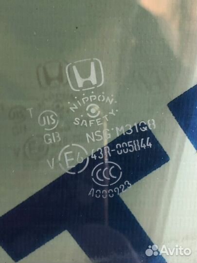 Стекло двери зад прав honda civic 8 4D 1.8 ат седа