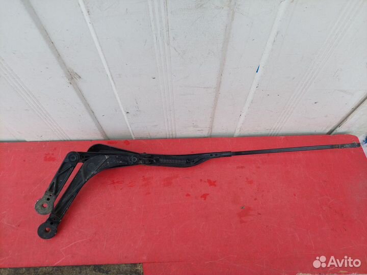 Поводок стеклоочистителя BMW E38