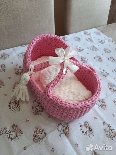 Вязаная люлька для куклы