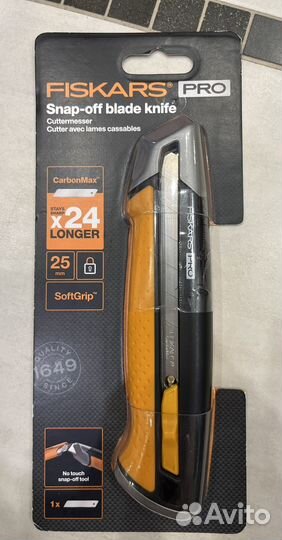 Строительный нож fiskars