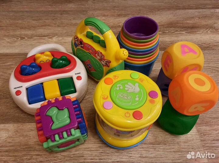 Развивающие игрушки для малышей пакетом