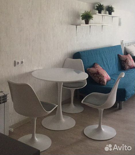 Стол Tulip, стулья проданы