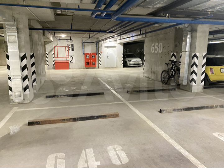 Машиноместо, > 30 м²