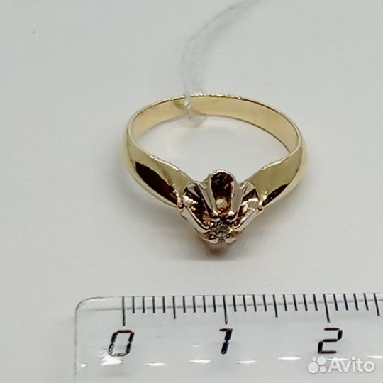 Кольцо с природным камнем Золото