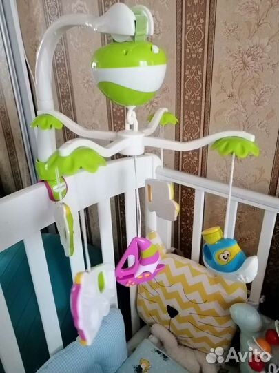 Развивающий-музыкальный мобиль тачки