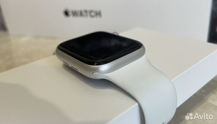 Часы apple watch se 44 mm в отличном состоянии